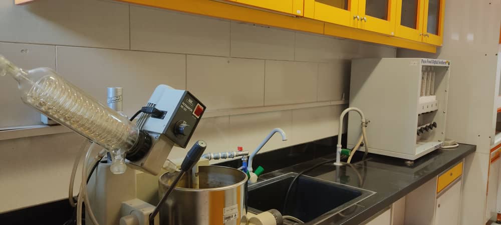 آزمایشگاه اسانس و عصاره گیری
